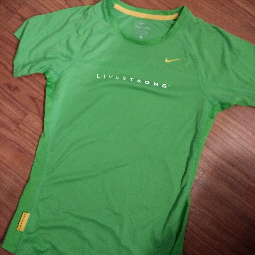 5/$25 Nike Sport Top